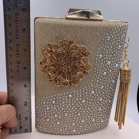 NWOT, hard/clam shell/wristlet/cross body purse/bag, champagne colour, crystals - Picture 5 of 13